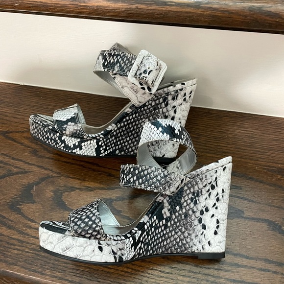 WHBM WELLINGTON PLATFORM PYTHON WEDGE 6.5 M - Picture 10 of 10